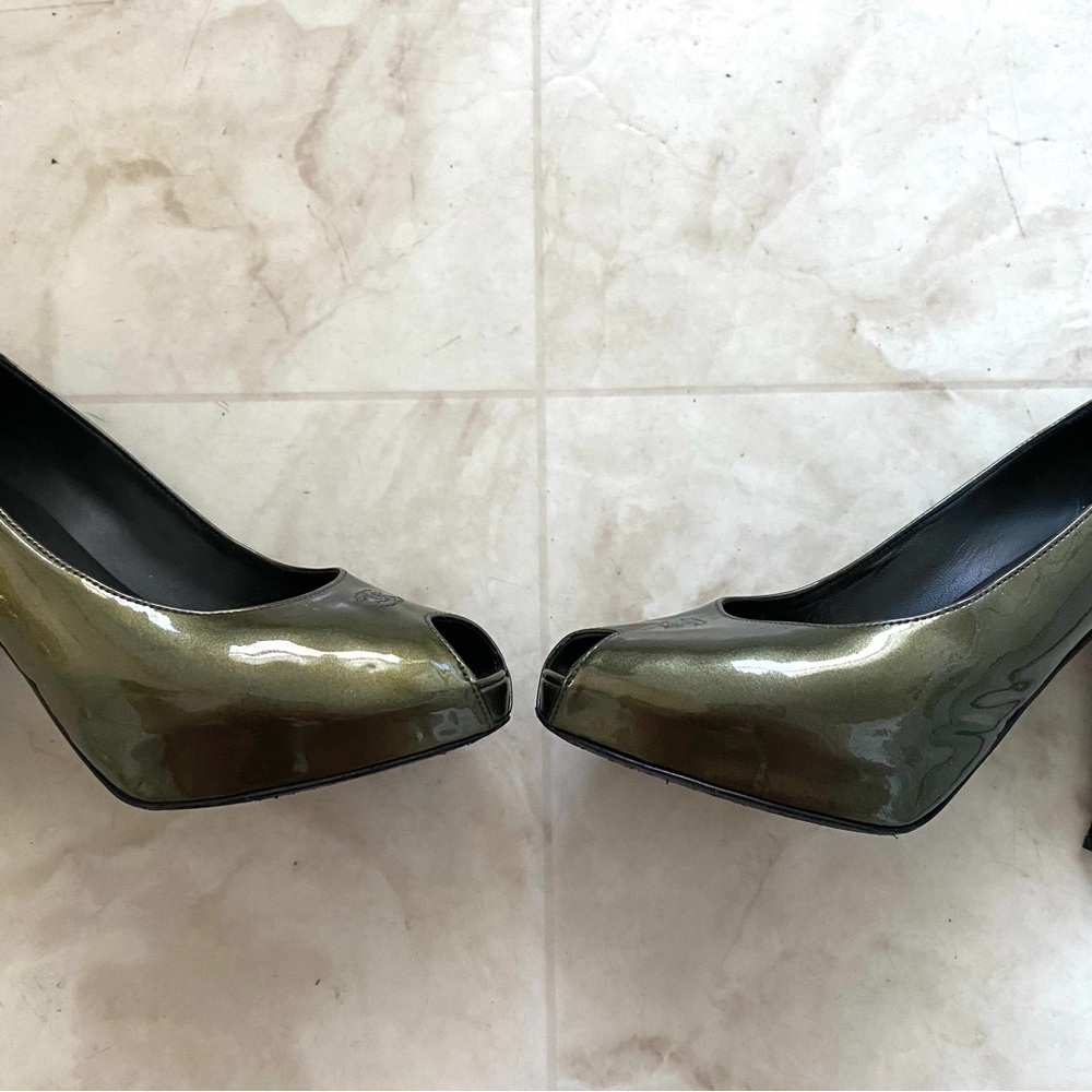 Chanel Made in Italy Interlocking CC Logo Green Patent Leather Pumps Heels 7.5 - Picture 4 of 12
